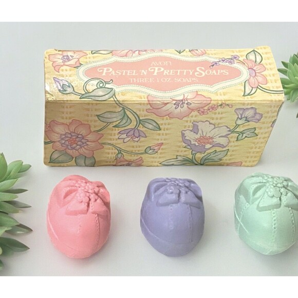 Vintage AVON Set Of 3 Pastel N' Pretty Soaps - Fresh Spring Scent - New In Box - Picture 1 of 12